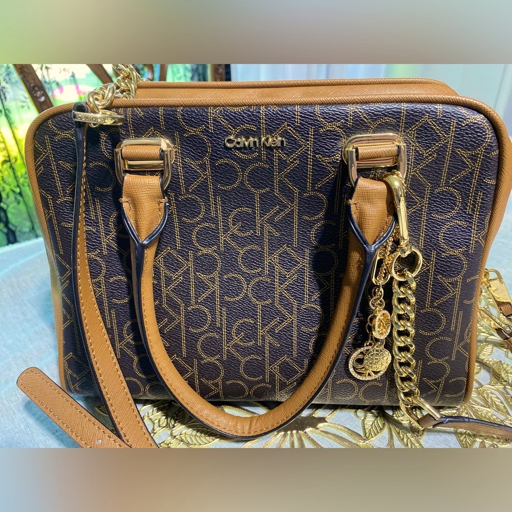 ❤️🥰❤️Calvin Klein Brown & Gold Monogram Shoulder Crossbody Purse W/ CK Charms - Picture 14 of 14